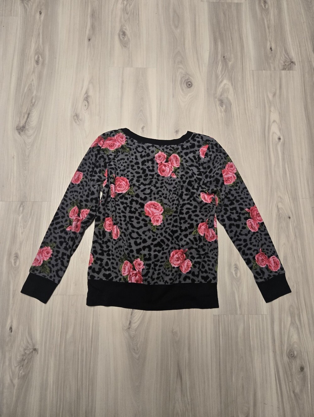 Betsey Johnson Leopard Rose Print Pullover Sweater Gray Pink Size L Y2K Style - Picture 4 of 4